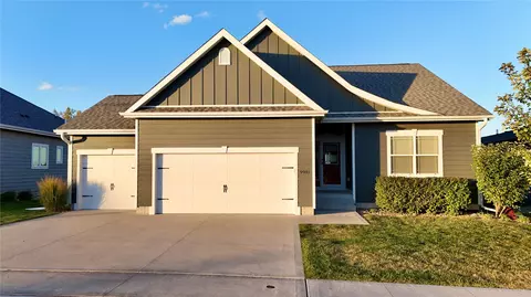 9941 Marnewood Dr, Johnston, IA 50131