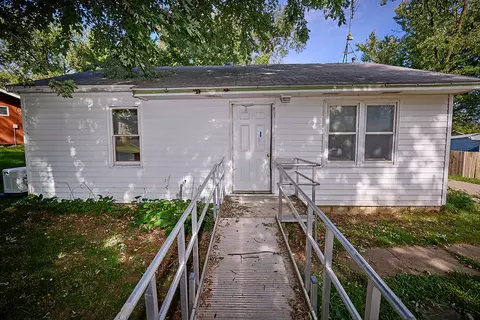 709 E 27th St S, Newton, IA 50208