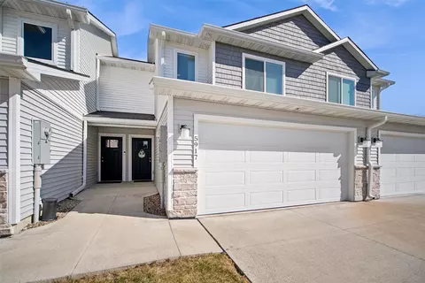 5917 NW 90th Ct, Johnston, IA 50131