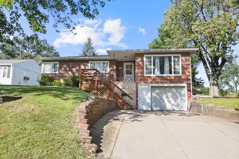 316 Lincoln St, Pella, IA 50219
