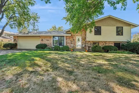 4404 73rd Pl, Urbandale, IA 50322