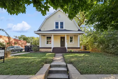 2537 E Walnut St, Des Moines, IA 50317