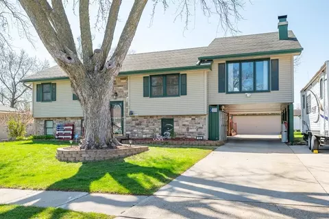 302 12th Ave NW, Altoona, IA 50009
