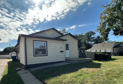 2123 Des Moines St, Des Moines, IA 50317