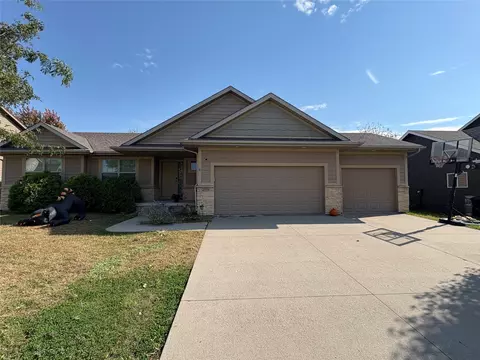 2015 SE Greentree Dr, Waukee, IA 50263