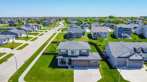 465 NW Gracewood Dr, Waukee, IA 50263