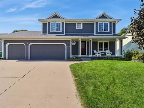 1530 Ashwood Dr, Altoona, IA 50009