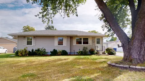 4405 71st Pl, Urbandale, IA 50322