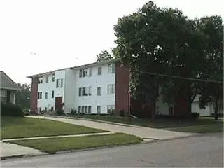 304 E 3rd St #9, Pella, IA 50219