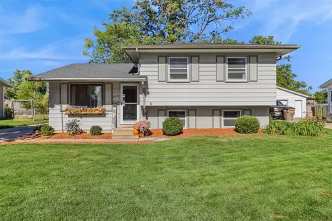 4677 Wakonda Dr, Norwalk, IA 50211