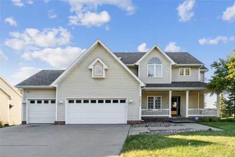12614 Ridgeview Dr, Urbandale, IA 50323