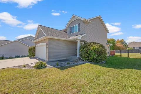 3718 Brook Run Dr, Des Moines, IA 50317