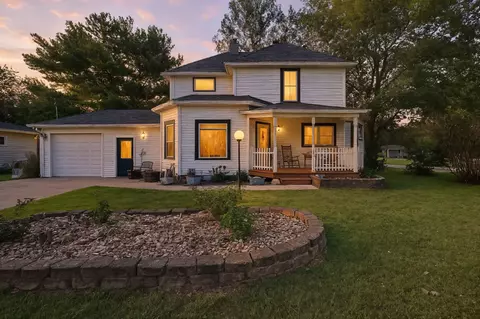 455 NE 2nd St, Earlham, IA 50072