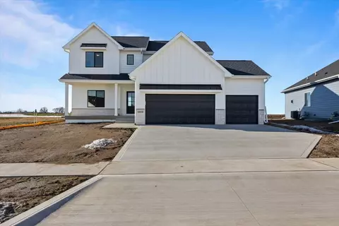 4638 180th St, Urbandale, IA 50323