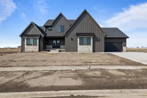 1812 NE Pine Lake Cir, Ankeny, IA 50021