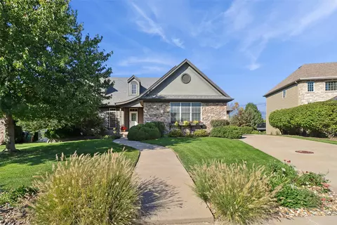 15809 Maple Dr, Urbandale, IA 50323