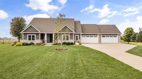 706 Pleasant St SE, Bondurant, IA 50035