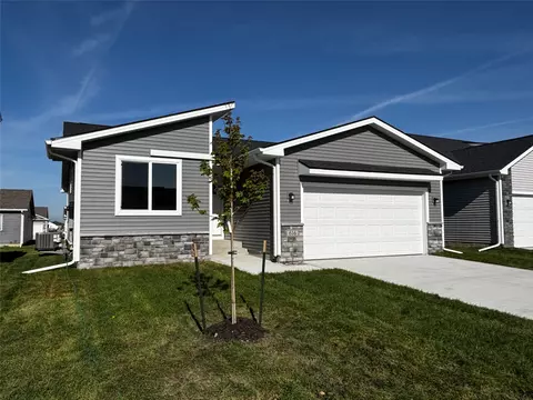 616 NE Oak Ridge Dr, Ankeny, IA 50021