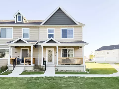 801 Oakmont Pl, Norwalk, IA 50211