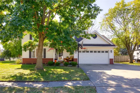 801 SE Peterson Dr, Ankeny, IA 50021