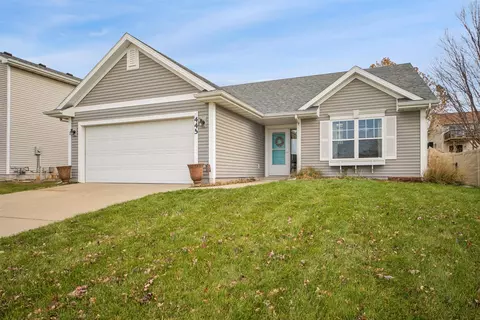 445 Ridgewood Blvd, Pleasant Hill, IA 50327