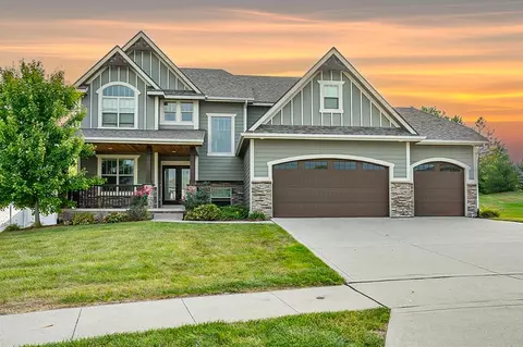 2405 148th Ct, Urbandale, IA 50323