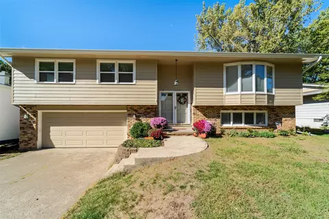 942 42nd St, West Des Moines, IA 50265