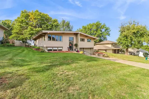 1107 Ann Pkwy, Indianola, IA 50125