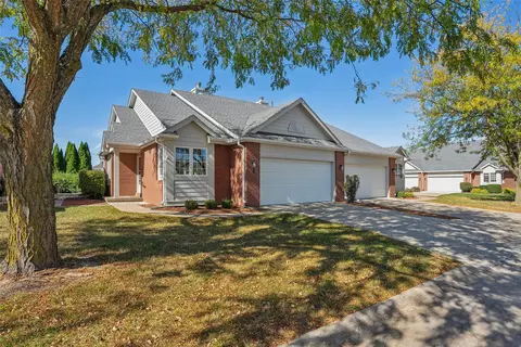 5925 Ep True Pkwy #22, West Des Moines, IA 50266