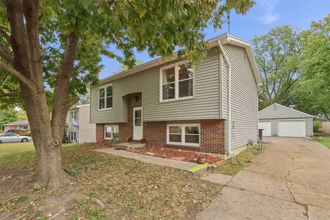 3929 53rd St, Des Moines, IA 50310