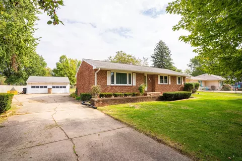 365 N Shadyview Blvd, Pleasant Hill, IA 50327