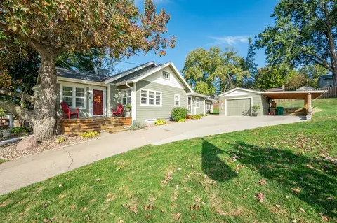 4600 Parkridge Ave, Pleasant Hill, IA 50327
