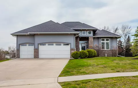 15602 Wilden Dr, Urbandale, IA 50323