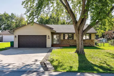 6821 NW Alderman Ln, Des Moines, IA 50313