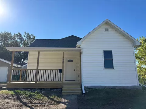 110 E Grade St, Winterset, IA 50273