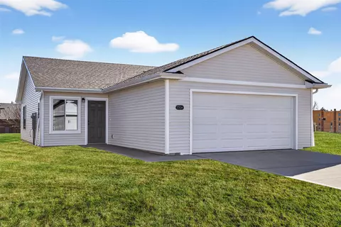 2204 Legacy Dr, Norwalk, IA 50211