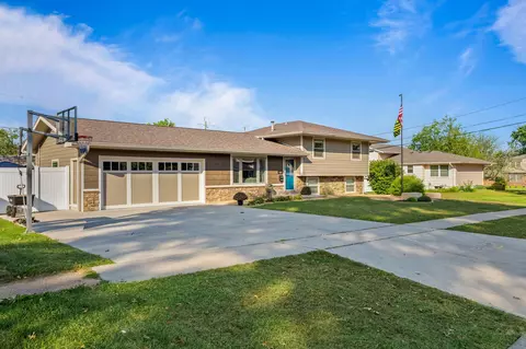 614 SE 10th St, Ankeny, IA 50021