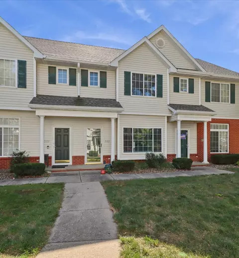 2162 Ridgeview Cir, Clive, IA 50325