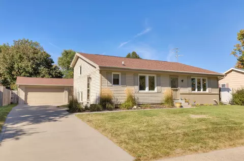 604 NW Calista Ct, Grimes, IA 50111