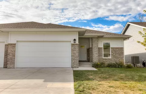 4427 Lower Beaver Rd, Des Moines, IA 50310