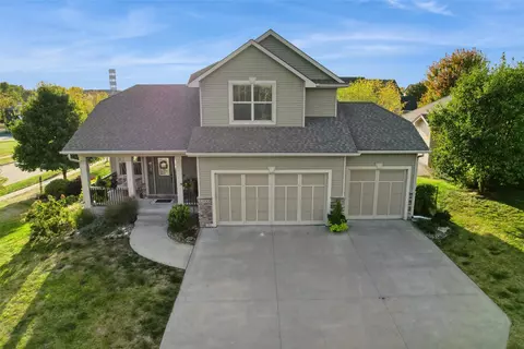2688 NW 152nd St, Clive, IA 50325