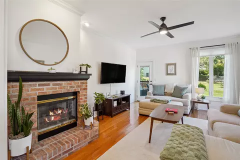 1440 Legend Dr, Clive, IA 50325