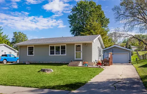 704 S Buxton St, Indianola, IA 50125