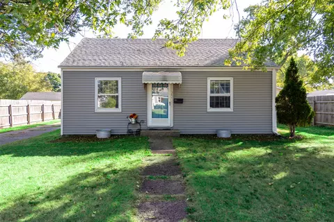 2621 60th St, Des Moines, IA 50322