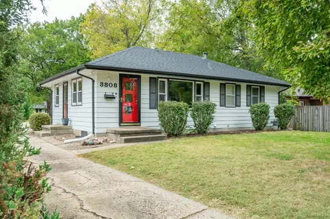 3808 72nd St, Urbandale, IA 50322