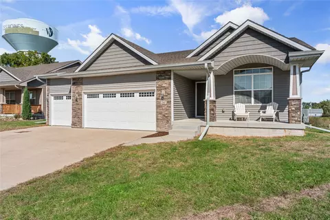 2147 SE Fox Valley Dr, West Des Moines, IA 50265