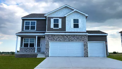 5104 168th St, Urbandale, IA 50322