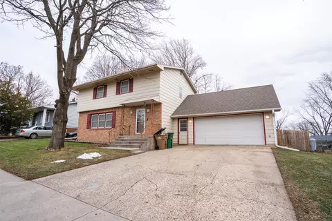 710 John Clinton Dr, Carlisle, IA 50047