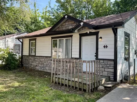 2553 Maury St, Des Moines, IA 50317