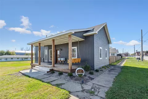 316 NE 2nd St, Stuart, IA 50250